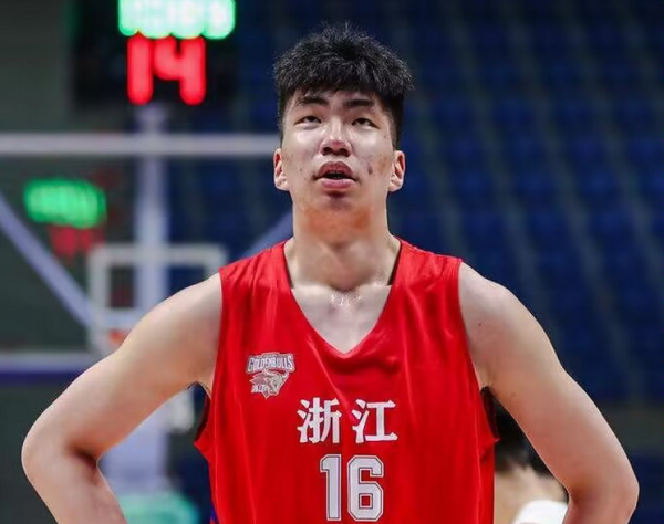 领牛策略 比杨瀚森还惨！余嘉豪留洋首次替补首次0分后 被召回国打全运会